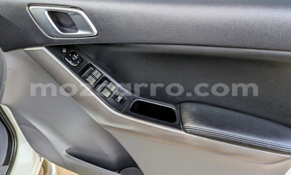 Nunua Ilio tumika Mazda BT-50 Nyeupe Gari ndani ya Maputo nchini Maputo Nunua Ilio tumika Mazda BT-50 Nyeupe Gari ndani ya Maputo nchini Maputo