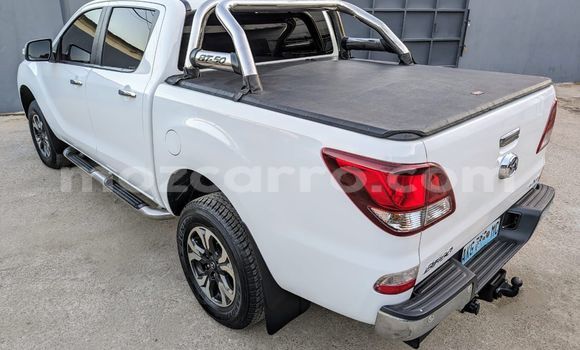 Nunua Ilio tumika Mazda BT-50 Nyeupe Gari ndani ya Maputo nchini Maputo Nunua Ilio tumika Mazda BT-50 Nyeupe Gari ndani ya Maputo nchini Maputo