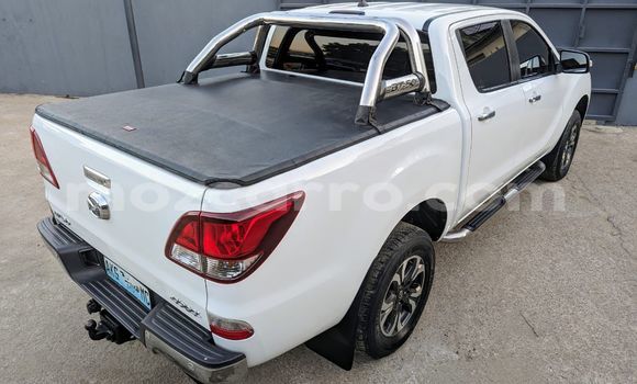Nunua Ilio tumika Mazda BT-50 Nyeupe Gari ndani ya Maputo nchini Maputo Nunua Ilio tumika Mazda BT-50 Nyeupe Gari ndani ya Maputo nchini Maputo