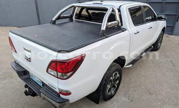 Comprar Novo Mazda BT-50 Branco Carro em Maputo em Maputo Comprar Novo Mazda BT-50 Branco Carro em Maputo em Maputo