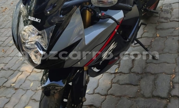 Comprar Usado Suzuki GSX-R Bege Moto em Maputo em Maputo