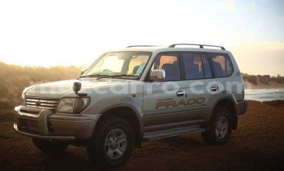 Tenga Tsaru Toyota Land Cruiser Prado Zvimwe Mota in Maputo in Maputo Tenga Tsaru Toyota Land Cruiser Prado Zvimwe Mota in Maputo in Maputo