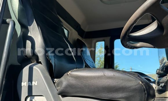 Tenga Tsaru Mercedes Viano Chena Mota in Maputo in Maputo Tenga Tsaru Mercedes Viano Chena Mota in Maputo in Maputo