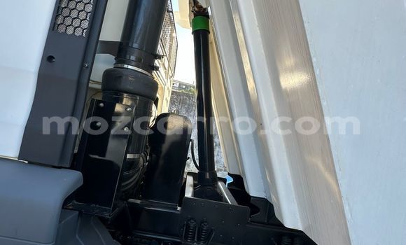 Tenga Tsaru Mercedes Viano Chena Mota in Maputo in Maputo Tenga Tsaru Mercedes Viano Chena Mota in Maputo in Maputo