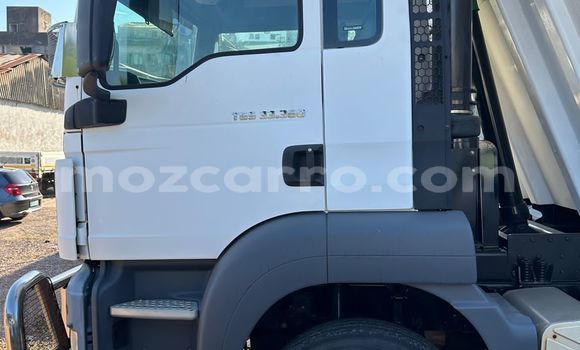 Tenga Tsaru Mercedes Viano Chena Mota in Maputo in Maputo Tenga Tsaru Mercedes Viano Chena Mota in Maputo in Maputo