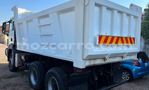 Tenga Tsaru Mercedes Viano Chena Mota in Maputo in Maputo Tenga Tsaru Mercedes Viano Chena Mota in Maputo in Maputo