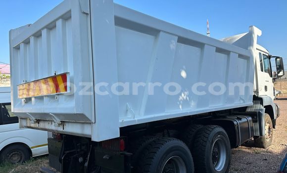 Tenga Tsaru Mercedes Viano Chena Mota in Maputo in Maputo Tenga Tsaru Mercedes Viano Chena Mota in Maputo in Maputo