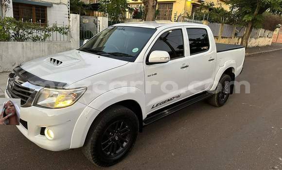 Nunua Ilio tumika Toyota Hilux Nyeupe Gari ndani ya Maputo nchini Maputo Nunua Ilio tumika Toyota Hilux Nyeupe Gari ndani ya Maputo nchini Maputo