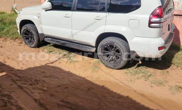 Nunua Ilio tumika Toyota Land Cruiser Prado Nyeupe Gari ndani ya Maputo nchini Maputo Nunua Ilio tumika Toyota Land Cruiser Prado Nyeupe Gari ndani ya Maputo nchini Maputo
