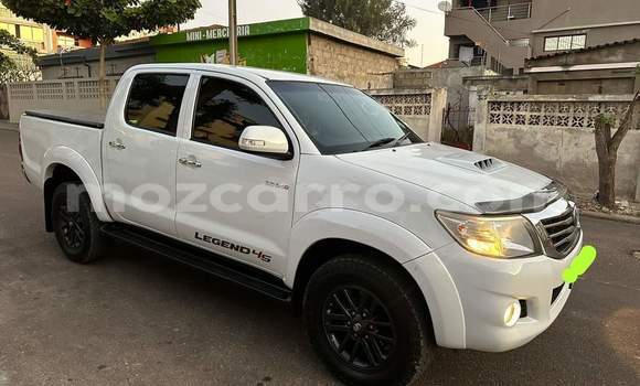 Tenga Tsaru Toyota Hilux Chena Mota in Maputo in Maputo