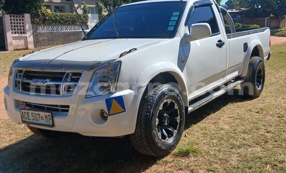 Nunua Ilio tumika Isuzu KB Nyeupe Gari ndani ya Maputo nchini Maputo