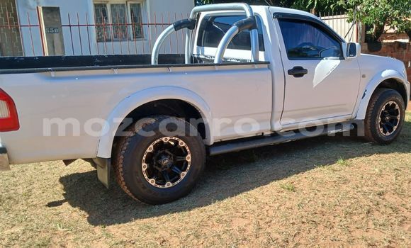 Nunua Ilio tumika Isuzu KB Nyeupe Gari ndani ya Maputo nchini Maputo Nunua Ilio tumika Isuzu KB Nyeupe Gari ndani ya Maputo nchini Maputo