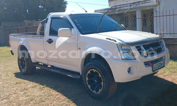 Nunua Ilio tumika Isuzu KB Nyeupe Gari ndani ya Maputo nchini Maputo Nunua Ilio tumika Isuzu KB Nyeupe Gari ndani ya Maputo nchini Maputo