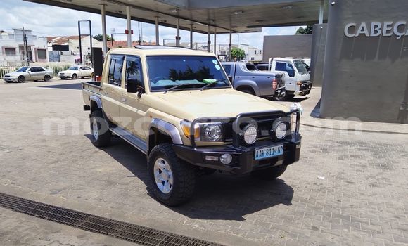 Buy Used Toyota Hilux Brown Car in Maputo in Maputo