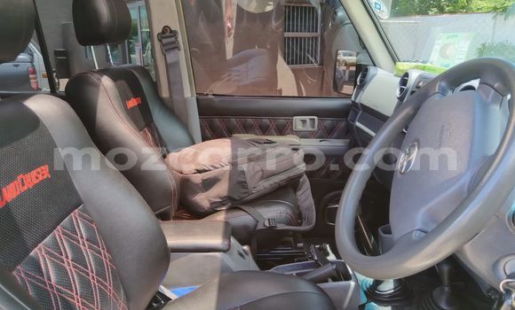 Nunua Ilio tumika Toyota Hilux Brown Gari ndani ya Maputo nchini Maputo Nunua Ilio tumika Toyota Hilux Brown Gari ndani ya Maputo nchini Maputo