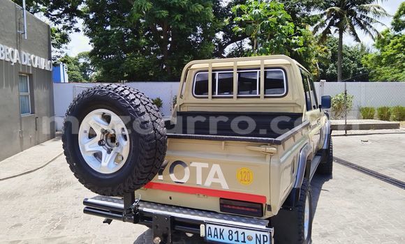 Nunua Ilio tumika Toyota Hilux Brown Gari ndani ya Maputo nchini Maputo Nunua Ilio tumika Toyota Hilux Brown Gari ndani ya Maputo nchini Maputo