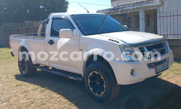 Nunua Ilio tumika Isuzu KB Nyeupe Gari ndani ya Maputo nchini Maputo Nunua Ilio tumika Isuzu KB Nyeupe Gari ndani ya Maputo nchini Maputo