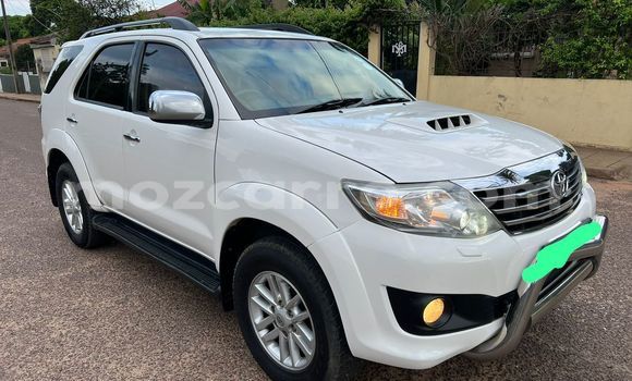 Comprar Novo Toyota Fortuner Branco Carro em Maputo em Maputo