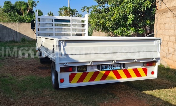Buy Used Hino 300 Series White Truck in Maputo in Maputo Buy Used Hino 300 Series White Truck in Maputo in Maputo