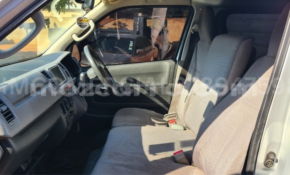 Comprar Usado Toyota Hiace Prata Carro em Maputo em Maputo Comprar Usado Toyota Hiace Prata Carro em Maputo em Maputo
