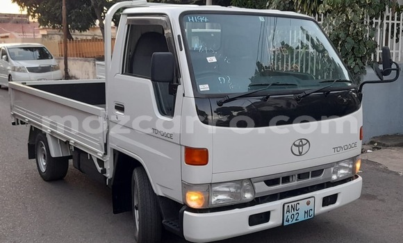 Comprar Usado Toyota Hiace Branco Carro em Moçambique em Nampula Comprar Usado Toyota Hiace Branco Carro em Moçambique em Nampula