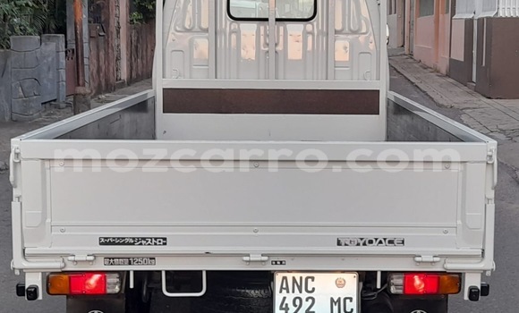 Comprar Usado Toyota Hiace Branco Carro em Moçambique em Nampula Comprar Usado Toyota Hiace Branco Carro em Moçambique em Nampula