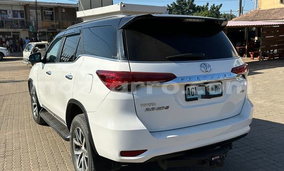 Nunua Ilio tumika Toyota Fortuner Nyeupe Gari ndani ya Maputo nchini Maputo Nunua Ilio tumika Toyota Fortuner Nyeupe Gari ndani ya Maputo nchini Maputo