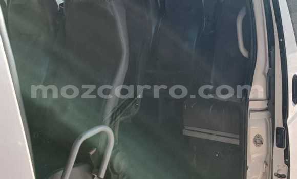 Nunua Ilio tumika Toyota Hiace Nyeupe Gari ndani ya Maputo nchini Maputo Nunua Ilio tumika Toyota Hiace Nyeupe Gari ndani ya Maputo nchini Maputo