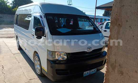 Nunua Ilio tumika Toyota Hiace Nyeupe Gari ndani ya Maputo nchini Maputo Nunua Ilio tumika Toyota Hiace Nyeupe Gari ndani ya Maputo nchini Maputo