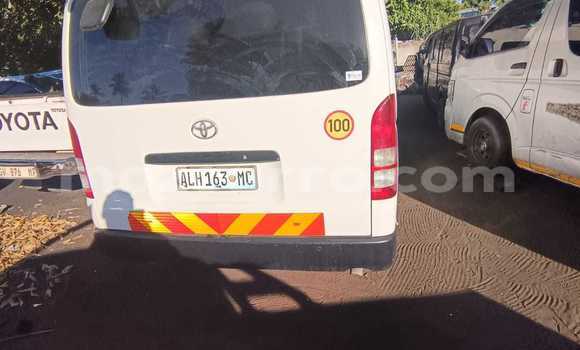 Nunua Ilio tumika Toyota Hiace Nyeupe Gari ndani ya Maputo nchini Maputo Nunua Ilio tumika Toyota Hiace Nyeupe Gari ndani ya Maputo nchini Maputo
