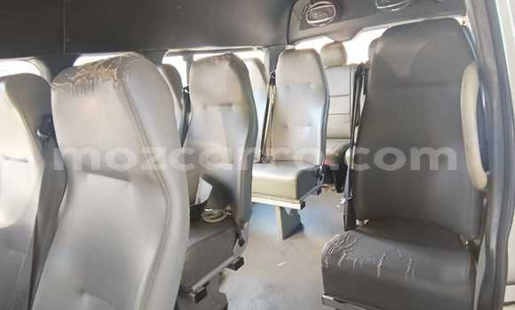 Nunua Ilio tumika Toyota Hiace Nyeupe Gari ndani ya Maputo nchini Maputo Nunua Ilio tumika Toyota Hiace Nyeupe Gari ndani ya Maputo nchini Maputo