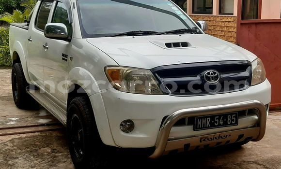 Comprar Usado Toyota Hilux Branco Carro em Maputo em Maputo