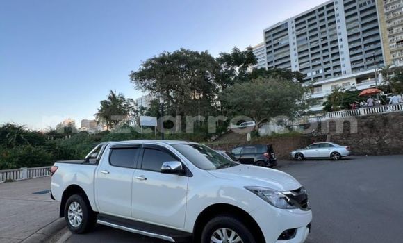 Buy Used Mazda BT-50 White Car in Maputo in Maputo