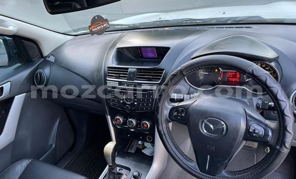 Comprar Usado Mazda BT-50 Branco Carro em Maputo em Maputo Comprar Usado Mazda BT-50 Branco Carro em Maputo em Maputo