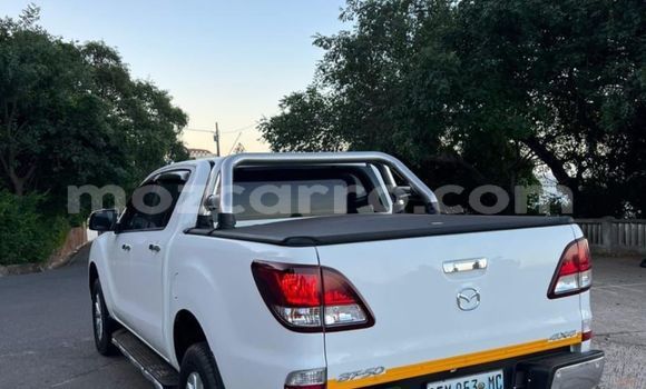 Comprar Usado Mazda BT-50 Branco Carro em Maputo em Maputo Comprar Usado Mazda BT-50 Branco Carro em Maputo em Maputo