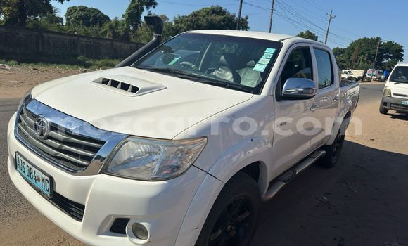 Nunua Ilio tumika Toyota Hilux Nyeupe Gari ndani ya Maputo nchini Maputo
