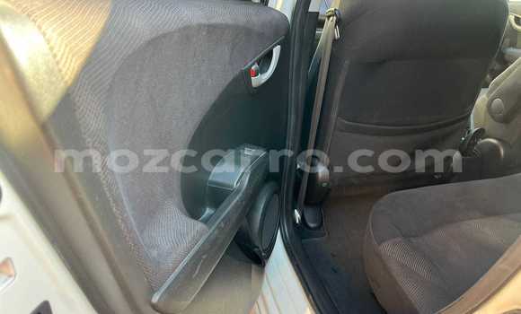 Nunua Ilio tumika Honda Fit Nyeupe Gari ndani ya Maputo nchini Maputo Nunua Ilio tumika Honda Fit Nyeupe Gari ndani ya Maputo nchini Maputo