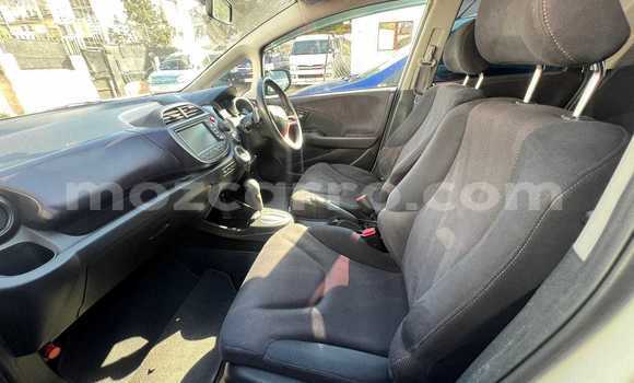 Nunua Ilio tumika Honda Fit Nyeupe Gari ndani ya Maputo nchini Maputo Nunua Ilio tumika Honda Fit Nyeupe Gari ndani ya Maputo nchini Maputo