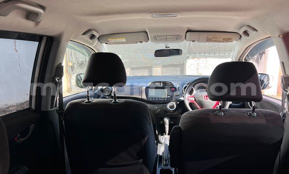 Nunua Ilio tumika Honda Fit Nyeupe Gari ndani ya Maputo nchini Maputo Nunua Ilio tumika Honda Fit Nyeupe Gari ndani ya Maputo nchini Maputo