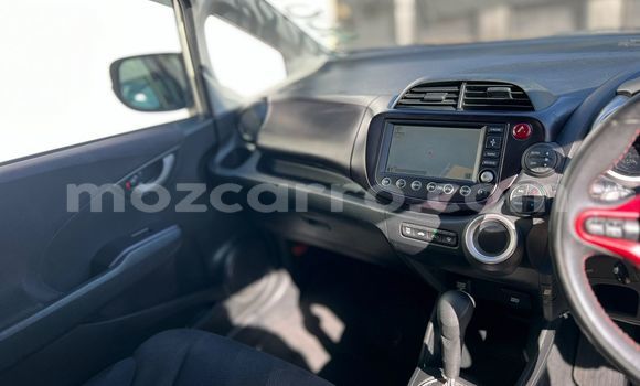 Nunua Ilio tumika Honda Fit Nyeupe Gari ndani ya Maputo nchini Maputo Nunua Ilio tumika Honda Fit Nyeupe Gari ndani ya Maputo nchini Maputo