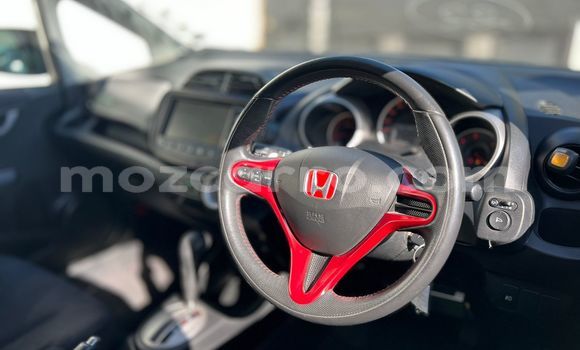 Nunua Ilio tumika Honda Fit Nyeupe Gari ndani ya Maputo nchini Maputo Nunua Ilio tumika Honda Fit Nyeupe Gari ndani ya Maputo nchini Maputo