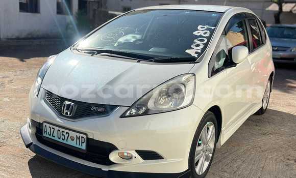 Nunua Ilio tumika Honda Fit Nyeupe Gari ndani ya Maputo nchini Maputo Nunua Ilio tumika Honda Fit Nyeupe Gari ndani ya Maputo nchini Maputo