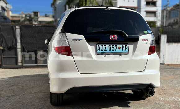 Nunua Ilio tumika Honda Fit Nyeupe Gari ndani ya Maputo nchini Maputo Nunua Ilio tumika Honda Fit Nyeupe Gari ndani ya Maputo nchini Maputo