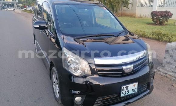 Comprar Usado Toyota Noah Prata Carro em Maputo em Maputo