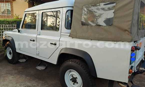 Tenga Tsaru Land Rover Defender Chena Mota in Maputo in Maputo Tenga Tsaru Land Rover Defender Chena Mota in Maputo in Maputo