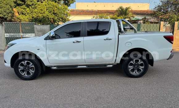 Nunua Ilio tumika Mazda BT-50 Nyeupe Gari ndani ya Maputo nchini Maputo Nunua Ilio tumika Mazda BT-50 Nyeupe Gari ndani ya Maputo nchini Maputo