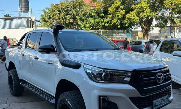 Buy Used Toyota Hilux White Car in Maputo in Maputo Buy Used Toyota Hilux White Car in Maputo in Maputo