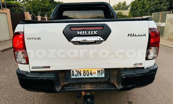 Nunua Ilio tumika Toyota Hilux Nyeupe Gari ndani ya Maputo nchini Maputo Nunua Ilio tumika Toyota Hilux Nyeupe Gari ndani ya Maputo nchini Maputo