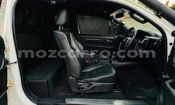 Comprar Usado Toyota Hilux Branco Carro em Maputo em Maputo Comprar Usado Toyota Hilux Branco Carro em Maputo em Maputo