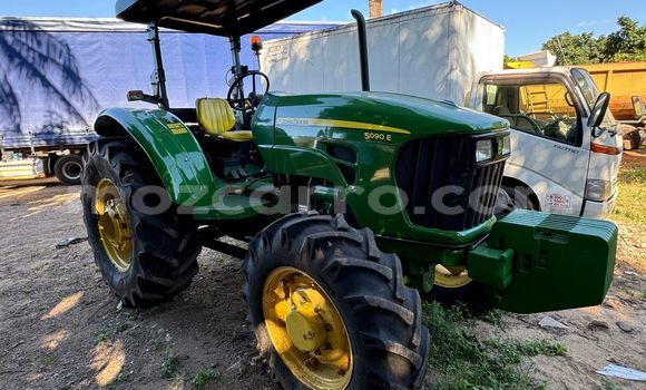 Nunua Ilio tumika Bajaj Qute Kijani Gari ndani ya Maputo nchini Maputo